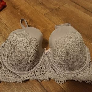 38DD Victoria's secret bra